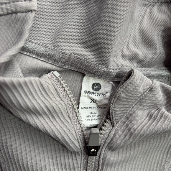 90 Degree By Reflex Gray Crop Top - Picture 4 of 4